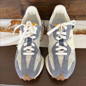 Gorgeous “New Balance” Sports Shoes Suede and nylon NWOT